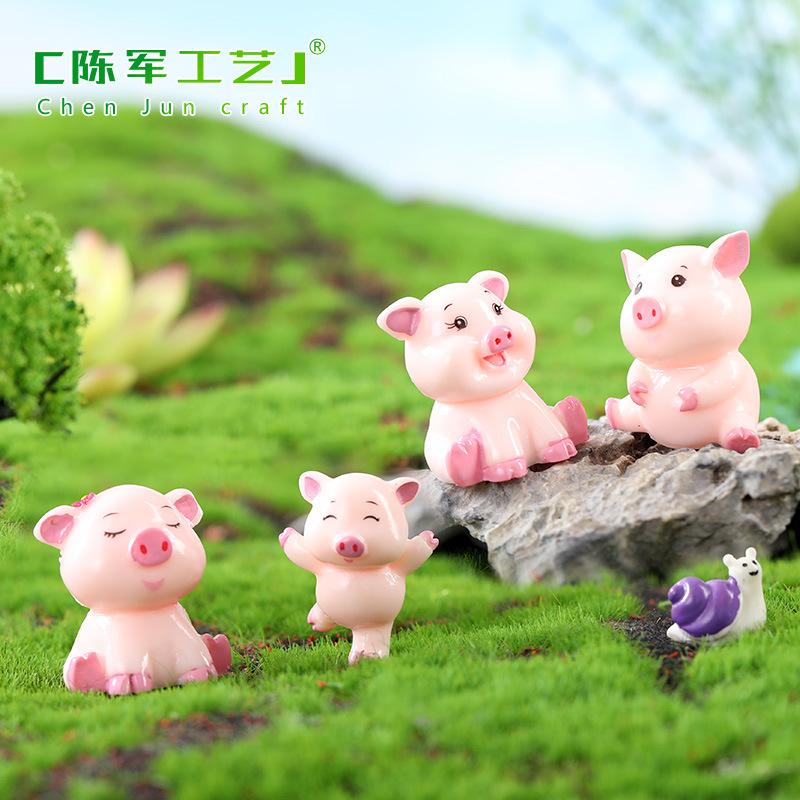 Phụ Kiện Tiểu Cảnh Tiểu cảnh gia đình heo hồng mini trang trí xe và bánh (ZC-941)