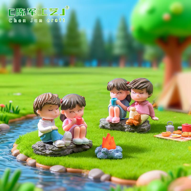 Phụ Kiện Tiểu Cảnh Tiểu cảnh đôi ngồi dễ thương trang trí bánh và xe hơi (ZC-804)