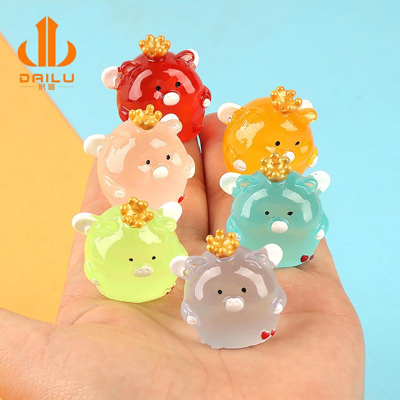 Charm LaBuBu 夜光皇冠猪 diy树脂配件奶油胶手机壳头饰发夹贴片微景观摆件
