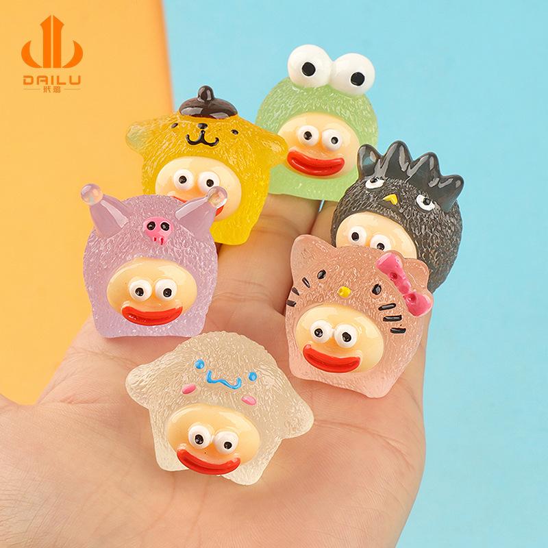 Charm LaBuBu 立体夜光小丑香肠嘴卡通公仔 diy挂件钥匙扣娃娃屋摆件树脂配件